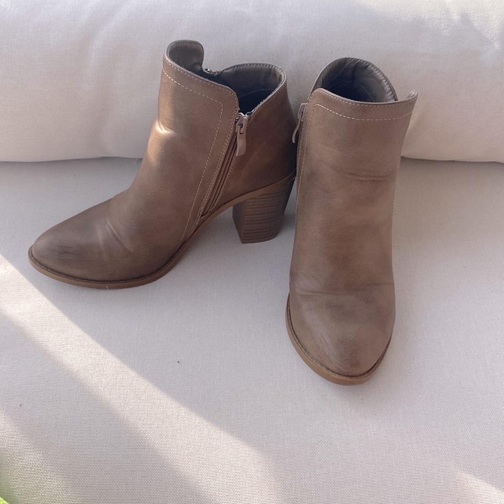 Light brown heeled boot